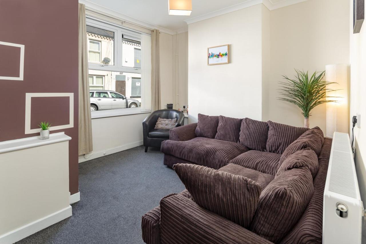 Cosy Anfield Guesthouse - Free Parking Ливърпул Екстериор снимка