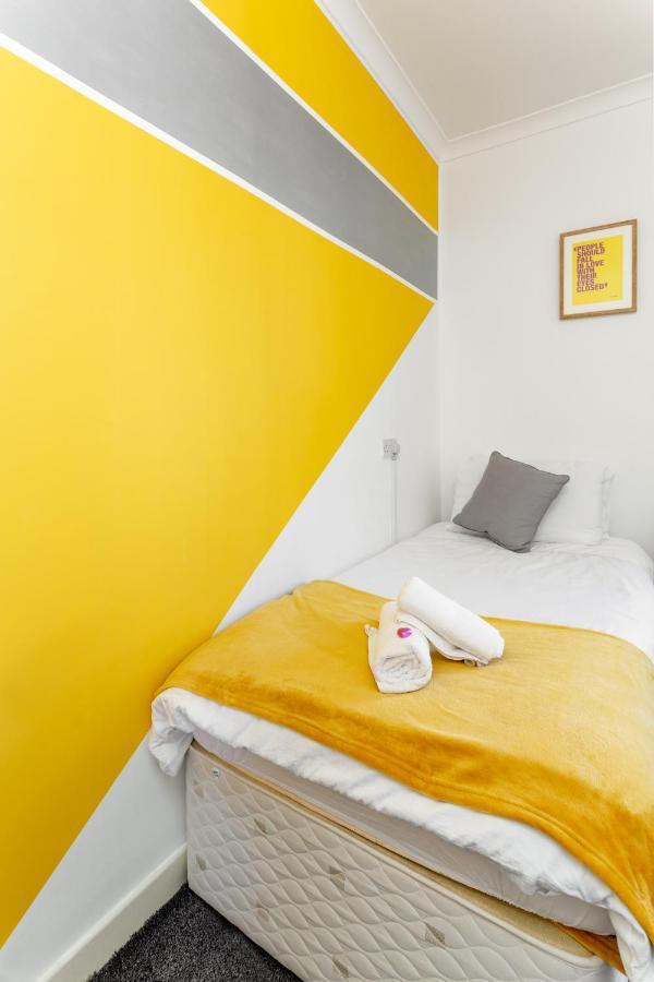 Cosy Anfield Guesthouse - Free Parking Ливърпул Екстериор снимка