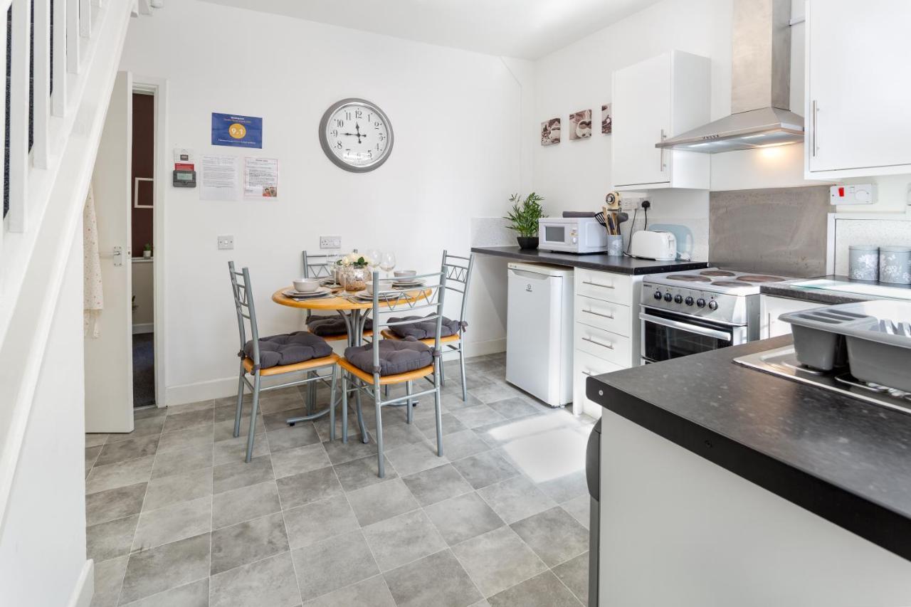 Cosy Anfield Guesthouse - Free Parking Ливърпул Екстериор снимка
