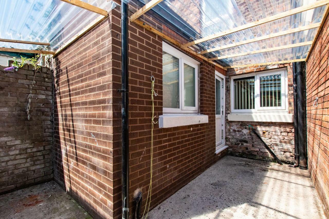 Cosy Anfield Guesthouse - Free Parking Ливърпул Екстериор снимка